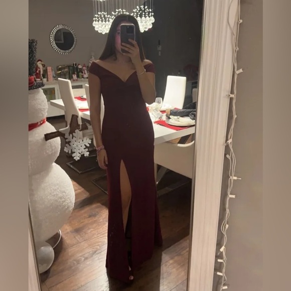 NWOT Behold My Love Burgundy Off-The-Shoulder Twist-Front Maxi Dress - Picture 4 of 9